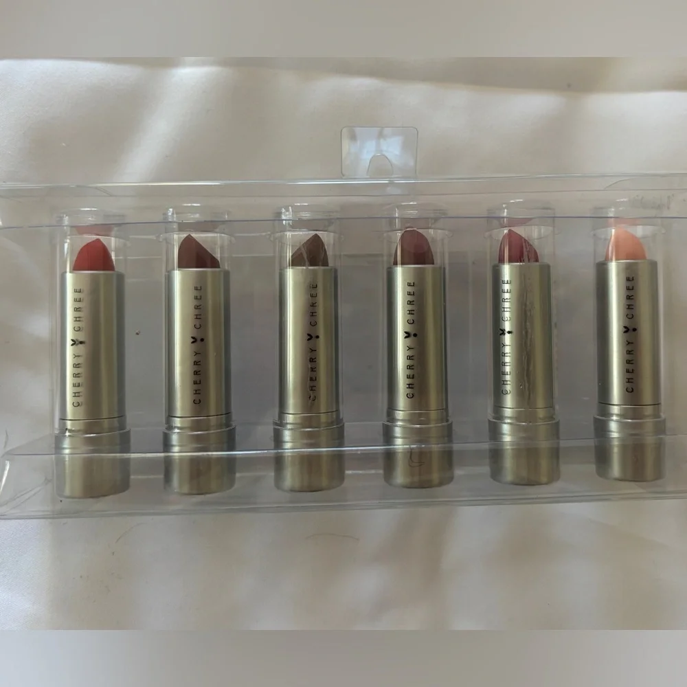 New‎ In Box Cherry Chree Assorted Colors Lipstick Set